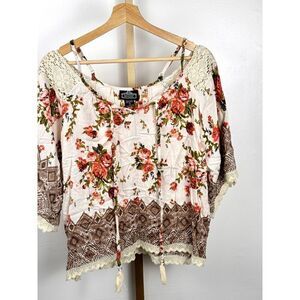 Gorgeous Angie Boho Floral S/S Top w/ Lace Accents EUC Sz S